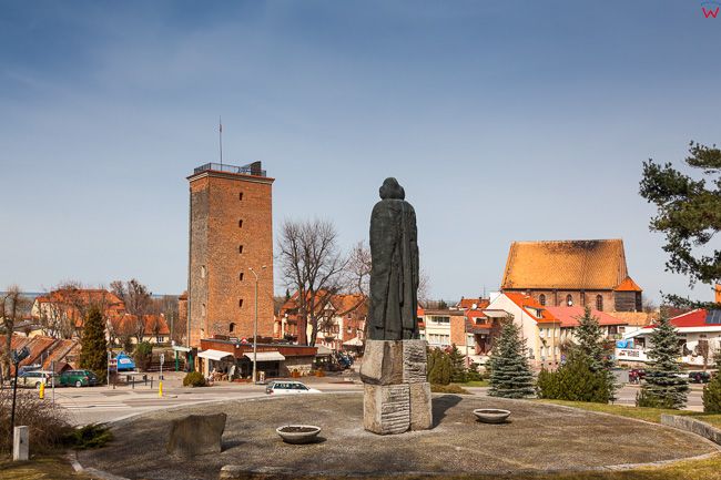 Frombork, pomnik Kopernika i Wieza Wodna